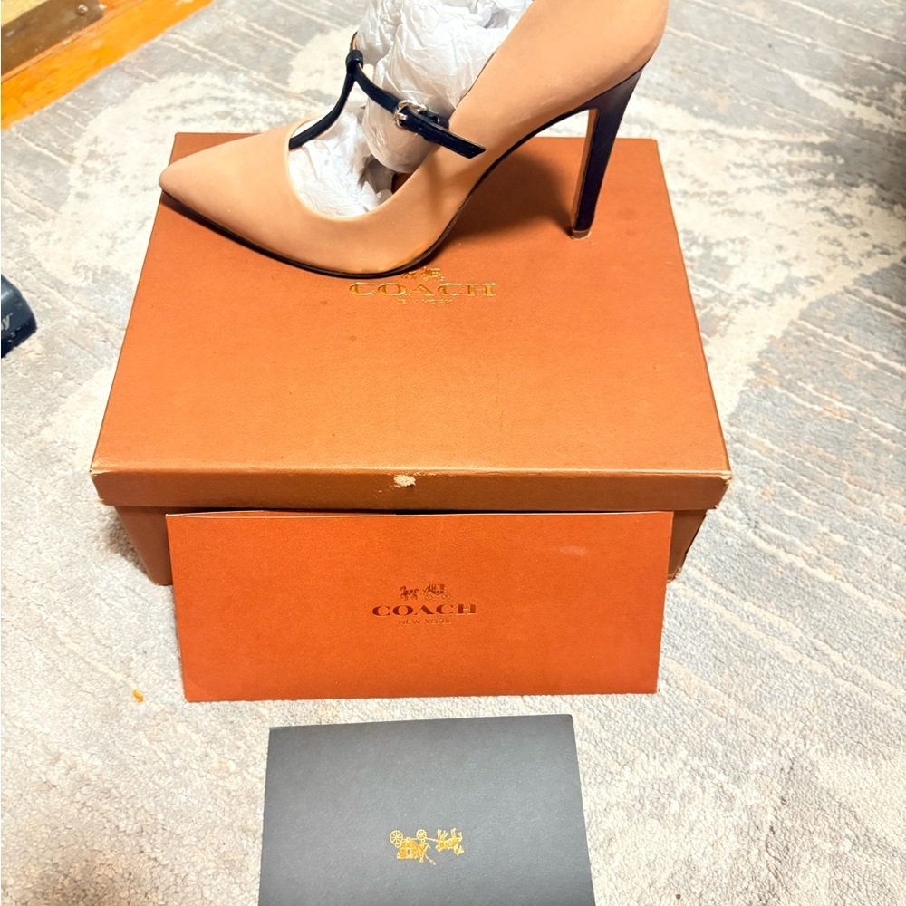 Coach Tan and Black Women's Heels - Picture 2 of 6